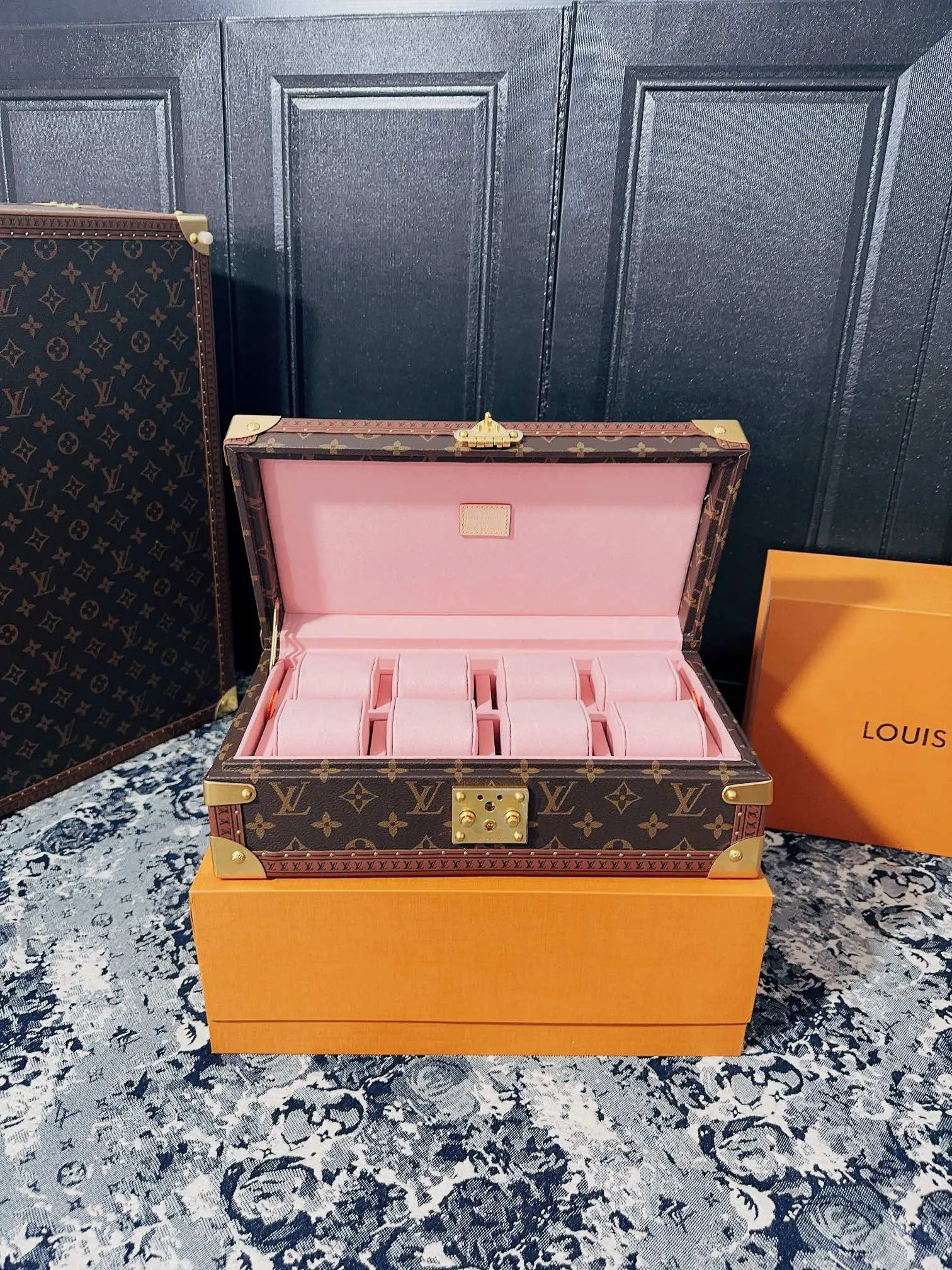 Louis Vuitton Coffret 8 Montres Rose Ballerine | King Decor